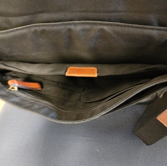 Fossil Men’s Defender Messenger Black Bag - Picture 14 of 16